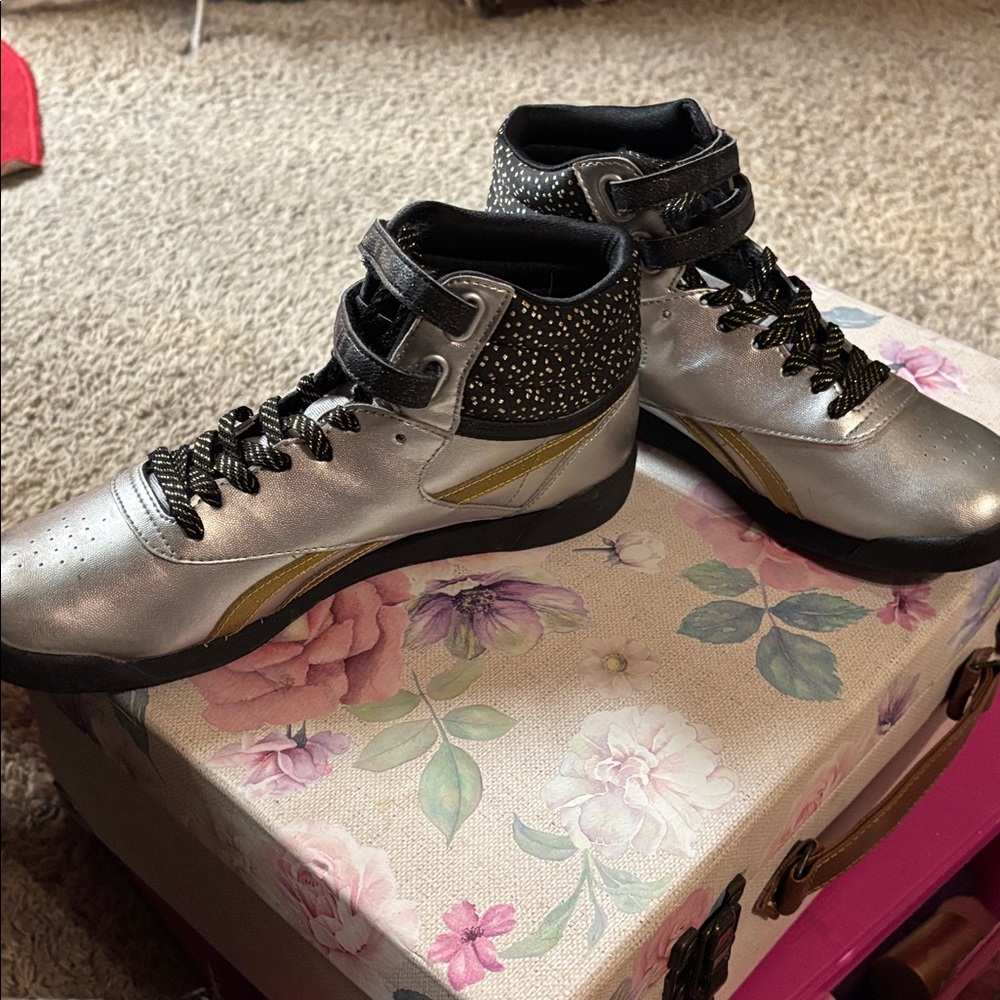 Silver Reebok hightops - Picture 3 of 6